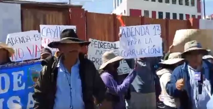 CAYLLOMA: PROTESTAN EN GOBIERNO REGIONAL Y ADVIERTEN TOMA DE VÍAS