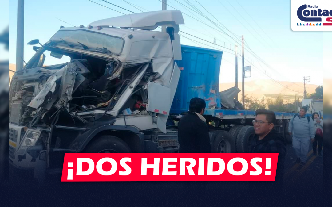 AREQUIPA: DOS CAMIONES IMPACTARON EN LA VARIANTE DE UCHUMAYO Y DEJARON DOS PERSONAS HERIDAS