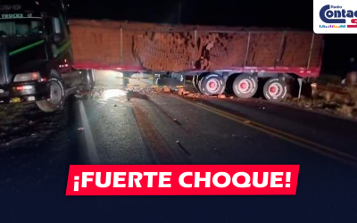 AREQUIPA: CAMIONETA IMPACTA CONTRA UN TRÁILER LLENO DE LADRILLOS Y OBSTACULIZA EL TRÁNSITO EN LA PANAMERICANA SUR