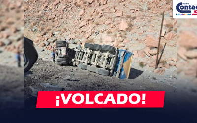 AREQUIPA: CAMIÓN TERMINÓ VOLCADO EN LA VÍA PENETRACIÓN HACIA AREQUIPA LUEGO DE QUE CONDUCTOR PERDIERA EL CONTROL