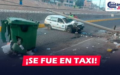 AREQUIPA: CONDUCTOR IMPACTA CONTRA UN CONTENEDOR DE BASURA Y UN POSTE PERO TRAS ACCIDENTE TOMO UN TAXI Y HUYO DEL LUGAR