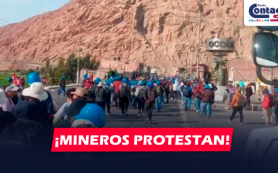 AREQUIPA: CIENTOS DE MINEROS ARTESANALES DE SECOCHA PROTESTAN EN LA PANAMERICANA SUR EN OCOÑA