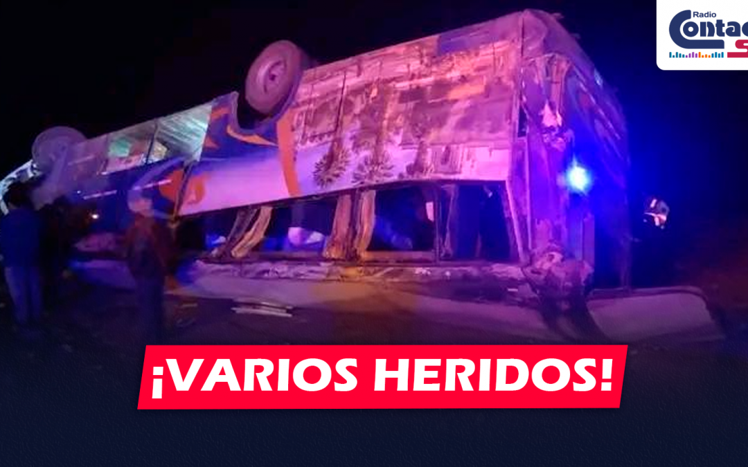 AREQUIPA: BUS QUE SE DIRIGÍA HACIA AREQUIPA TERMINA VOLCADO Y DEJA AL MENOS 8 PERSONAS HERIDAS