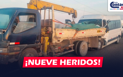 AREQUIPA: CHOQUE ENTRE MINIVAN Y CAMIONCITO EN LA JOYA DEJA AL MENOS NUEVE PERSONAS HERIDAS