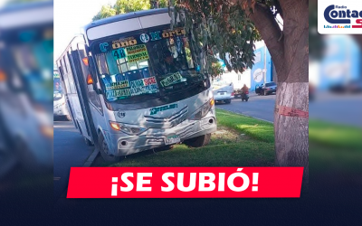 AREQUIPA: BUS DEL SIT TERMINA SOBRE LA BERMA CENTRAL DE LA AV. AVIACIÓN PARA EVITAR ACCIDENTE TRAS FALLA TÉCNICA