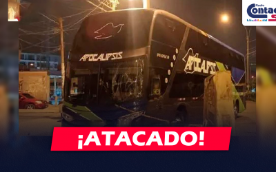 NACIONAL: DELINCUENTES A BORDO DE UNA MOTO DISPARAN EN CONTRA DE UN BUS INTERPROVINCIAL EN MOVIEMIENTO