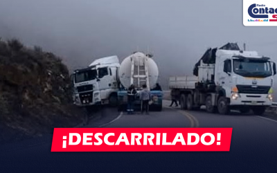 AREQUIPA: CAMIÓN CISTERNA TERMINA DESCARRILADO EN EL KILOMETRO 81 GENERANDO GRAN CONGESTIÓN VEHICULAR