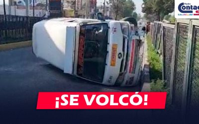 AREQUIPA: COMBI TERMINA VOLCADA EN LA ZONA DE ZAMÁCOLA LUEGO DE PERDER EL CONTROL DE LA UNIDAD