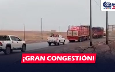 AREQUIPA: GRAN CONGESTIÓN EN LA CARRETERA PANAMERICANA SUR POR UN VEHÍCULO DE CARGA PESADA QUE BLOQUEÓ LA VÍA