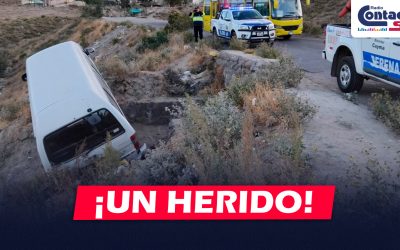 AREQUIPA: COMBI TERMINA AL INTERIOR DE UNA QUEBRADA EN CAYMA EN HORAS DE LA MAÑANA