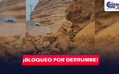 AREQUIPA: DERRUMBE BLOQUEA VÍA PLAYA SAN MARINO EN LA ZONA DE CAMANÁ Y CONDUCTORES APOYO PARA PODER TRANSITAR