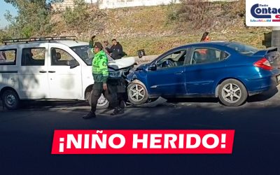 AREQUIPA: DOS CARROS IMPACTAN FUERTEMENTE EN ALTO SELVA ALEGRE Y DEJAN UN MENOR DE 8 AÑOS HERIDO