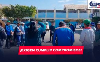 AREQUIPA: TRABAJADORES DE LA MUNICIPALIDAD DE URACA REALIZAN PLANTÓN EN EL FRONTIS DEL CONSEJO DISTRITAL