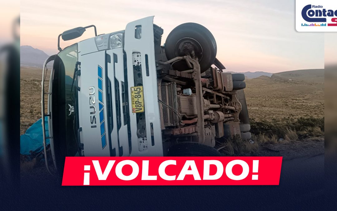 NACIONAL: CAMIÓN TERMINA VOLCADO EN LA VÍA AREQUIPA – PUNO Y CONDUCTOR NO ES ENCONTRADO EN LA ZONA