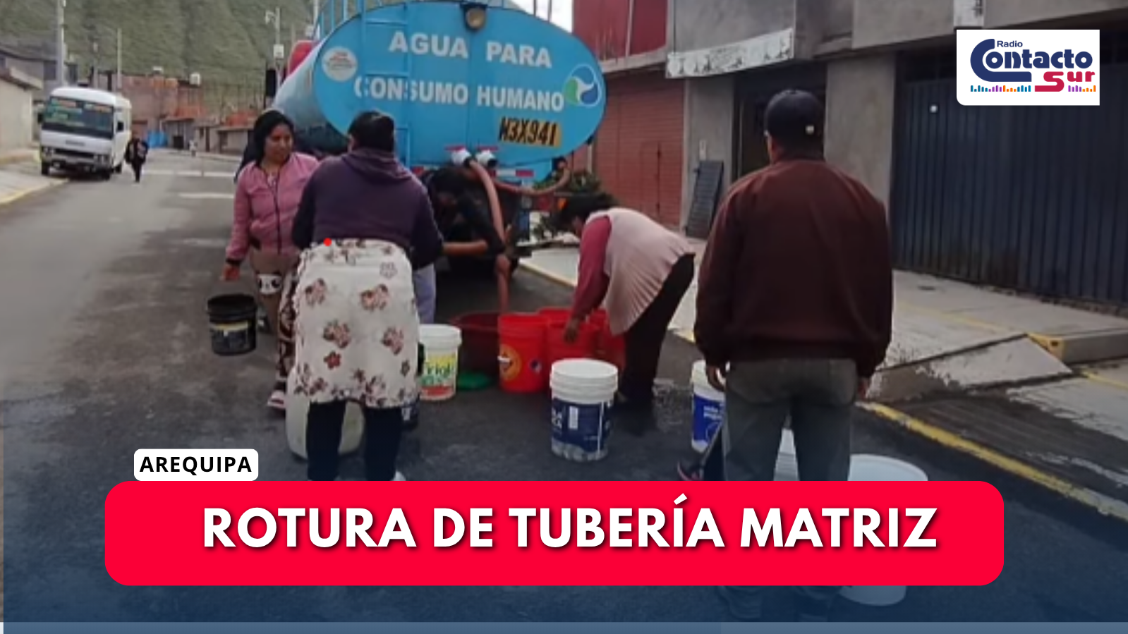 CISTERNAS ABASTECEN A VECINOS DE CERRO COLORADO TRAS ROTURA DE TUBERÍA MATRIZ EN SOR ANA DE LOS ÁNGELES